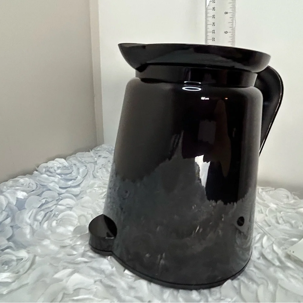 Keurig Carafe Black Plastic 3-4 Cups 32oz NWT‎